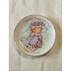 Avon Precious Moments Mother's Day 1981 Plate Cherished Moments Last Forever 5"